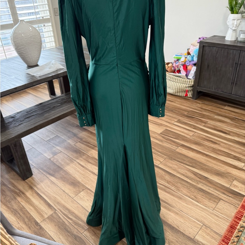 Elegant Green Evening Gown - Picture 7 of 8